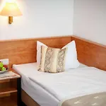 Hotell Zum Hirsch 3*