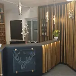 מלון Zum Hirsch 3*