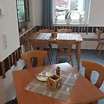Zum Hirsch מלון