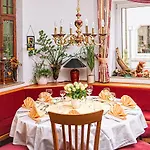Zum Hirsch מלון