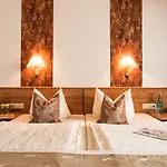 Zum Hirsch Hotell 3*