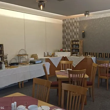 Hotel & Restaurant Zum Hirsch 3*