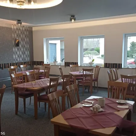 Zum Hirsch מלון